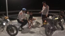 Patroli Malam Dialogis Polsek Kepulauan Seribu Utara Himbau Anak dan Remaja Jauhi Kenakalan, Waspada Hoax, dan Radikalisme Demi Kedamaian Pemilu 2024