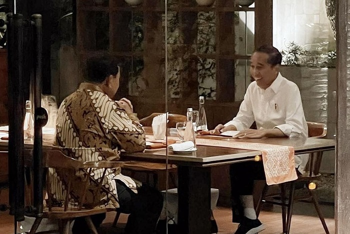 Presiden Jokowi Bertemu dengan Prabowo Subianto di Rumah Makan. (Facebook.com/@Prabowo Subianto)