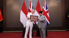 Menteri Pertahanan RI Prabowo Subianto menerima kunjungan kehormatan dari Panglima Angkatan Bersenjata Inggris/Chief of the Defence Staff of the United Kingdom, Admiral Sir Tony Radakin. (Dok. Tim Media Prabowo Subianto)