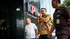Maman Abdurrahman meninggalkan gedung KPK usai serahkan dokumen klarifikasi surat kunjungan istri. (Instagram.com@maman.abdurrahman.st)
